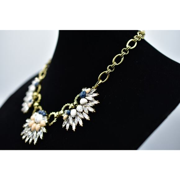 Chloe + Isabel Statement Necklace Collar Crystal Sparkling Blue White Jewels Bn7 - Picture 11 of 12